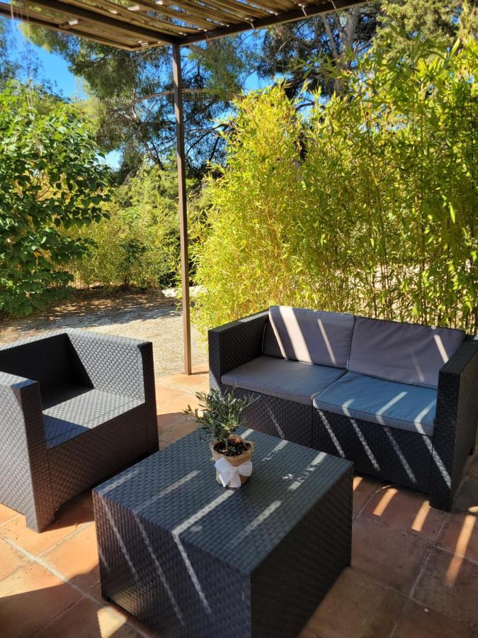 Studio Dans Maisonnette En Pierre Le Castellet  Bagian luar foto